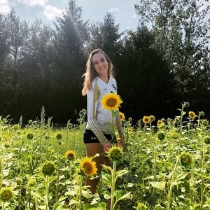 Meet your Posher, Delaney